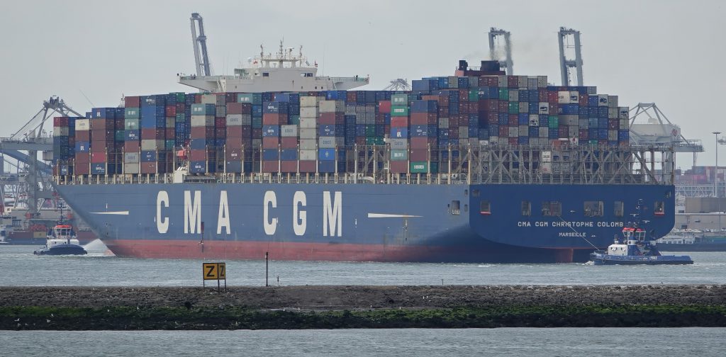 FAIRPLAY I & III assisteren CMA CGM CHRISTOPHE COLOMB 3072018