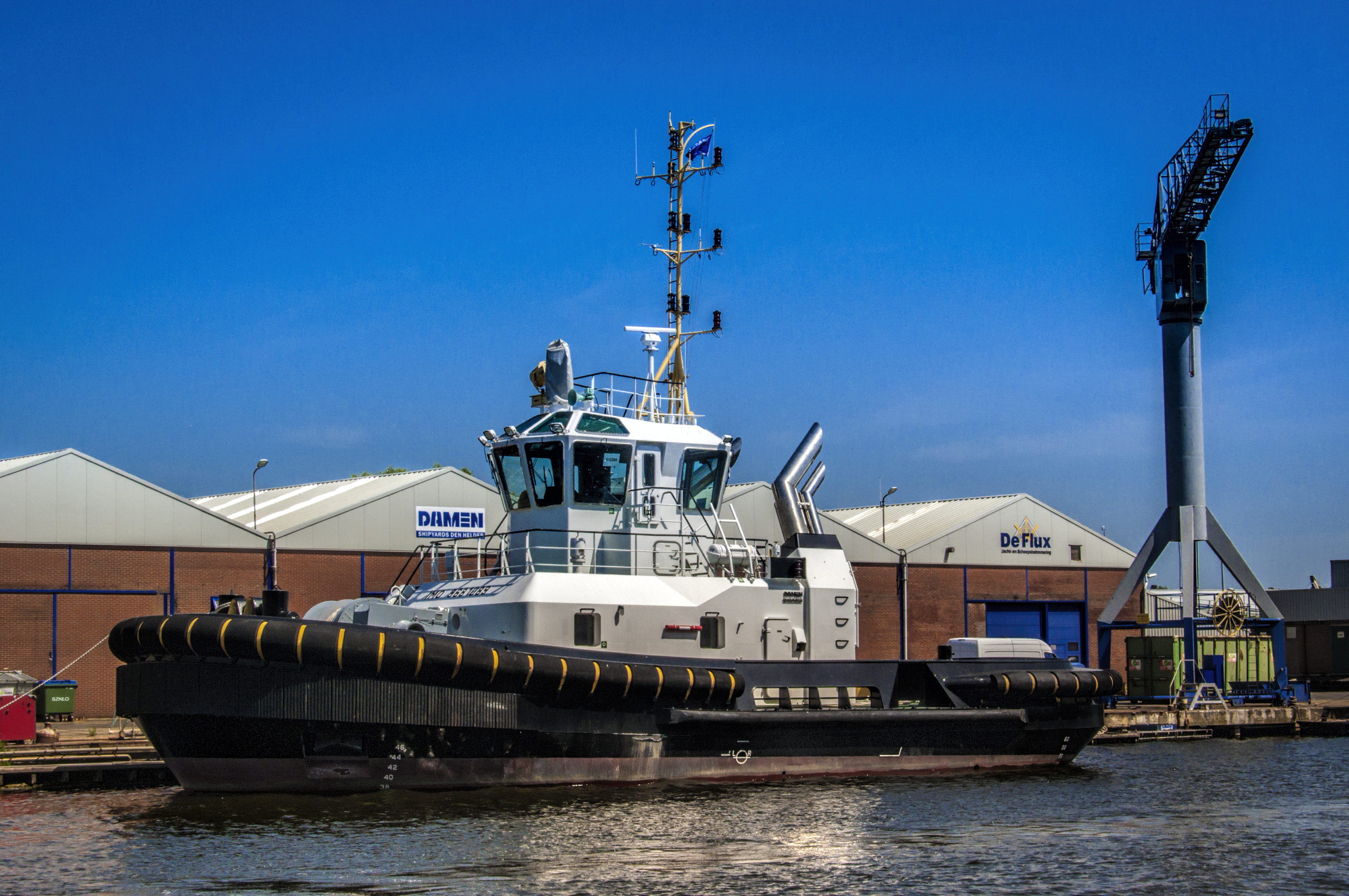 TUG WITH NO NAME AFGEMEERD IN DEN HELDER