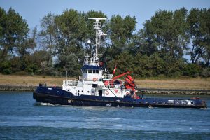 Svend met ponton Hebo P100 en stuurboot Walvis